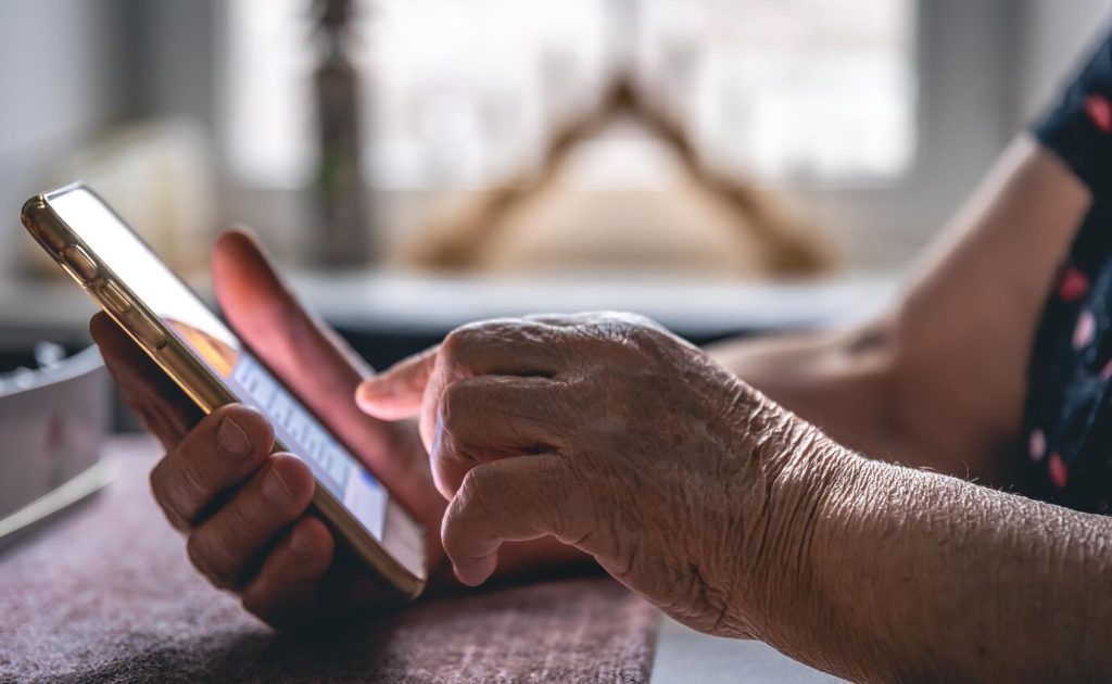 Téléphone portable pour personne âgée