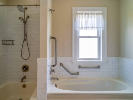 Comment adapter sa salle de bain pour plus de sécurité après 70 ans