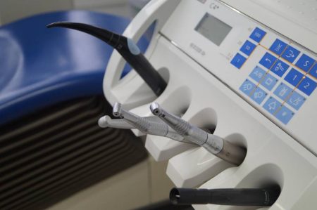 Pourquoi consulter un dentiste à Mérignac régulièrement ?